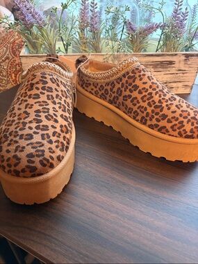 Leopard Print Platform Slip-On Mules in Brown